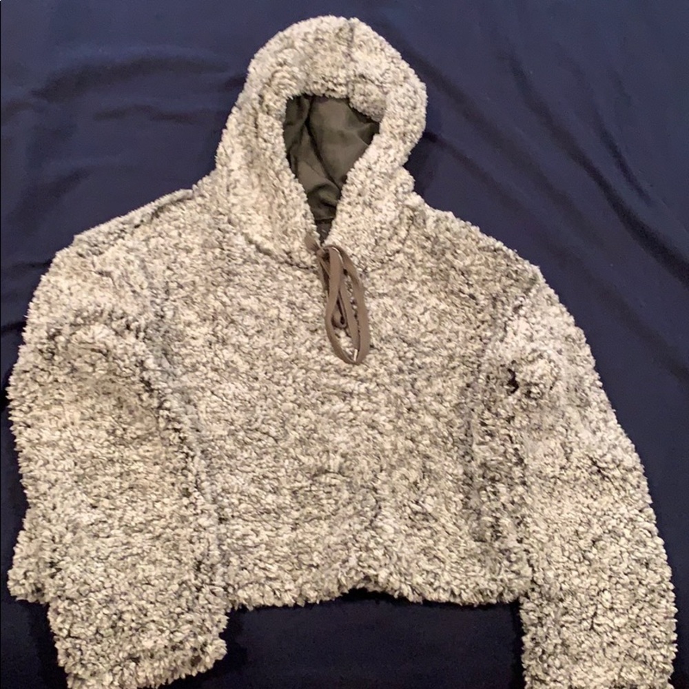 Green & white cropped fluffy sweatshirt